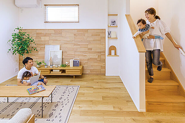 【【リビングイン階段】】階段の位置を工夫し、必ずリビングを通るプランニング。何気ない挨拶から家族の自然なコミュニケーションが育まれます。※号棟により採用状況が異なります。