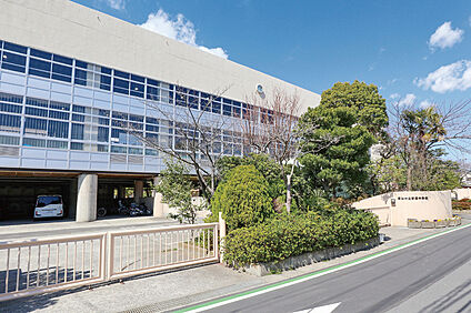 新田中学校/徒歩17分 約1350m