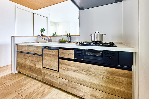 【【キッチン/クリナップSTEDIA】】毎日使うから、長くキレイを保てるキッチンを。クリナップのSTEDIAを採用しました。お手入れがしやすく、長寿命の機能が充実しています。