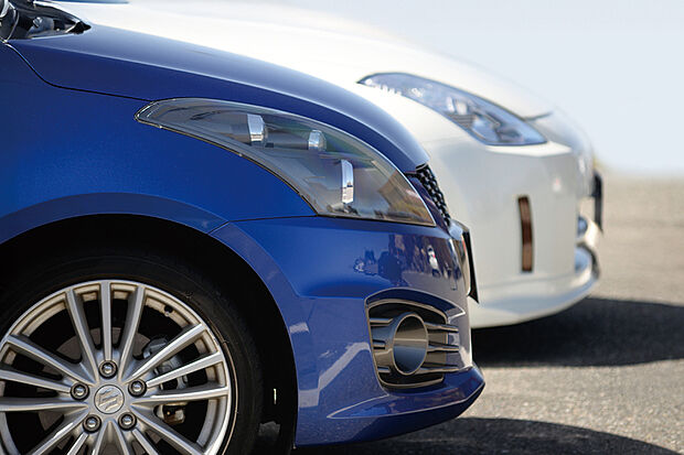 【【全邸標準並列2台カースペース】】快適なカーライフをサポートする2台分のカースペースを確保しました。ゲストの車やセカンドカーも駐車できます。※2台目には車種制限があります。※画像はイメージです。