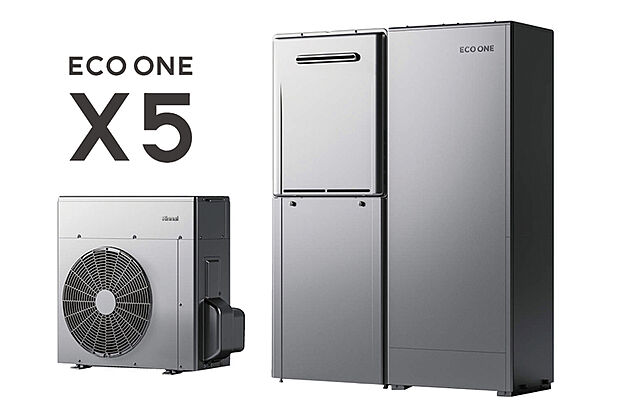 【【ハイブリッド給湯・暖房システム「ECO ONE X5」」】】電気で効率良くお湯を沸かし、ガスで使いたい時にいつでも十分な給湯を。お湯や床暖房の利用状況に応じて使い分けることで、光熱費を抑え、エコで快適な暮らしを実現します。※70リットルタイプ