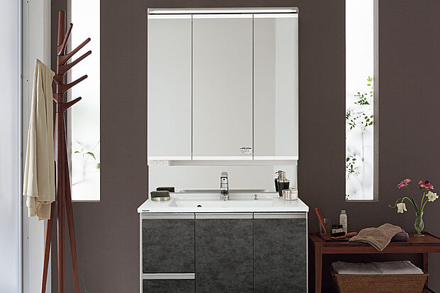 【【洗面化粧台/パナソニックシーライン】】拭き取りやすい水はねパネルを付けたサニタリー。機能性とデザイン性を兼ね備えた洗面化粧台です。