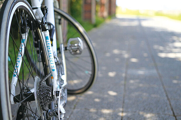 【【サイクルスペース】】アクティブライフや買い物に便利な自転車を駐輪できるスペースを確保しました。お子様の外遊びのおもちゃ置き場としても活用できます。※画像はイメージです。