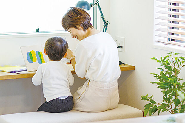 【【シェアカウンター】】リビングの一角に仕事や趣味、さらに我が子のリビング学習などマルチに利用できる使い勝手の良いカウンターを設置しました。※画像はイメージです。※号棟により採用状況が異なります。