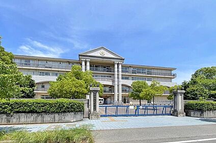 越谷市立花田小学校/徒歩8分 約580m