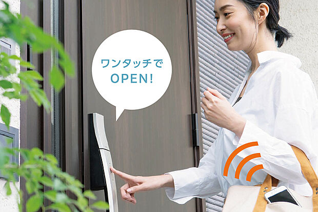 【【スマートロックシステム「FamiLock」】】スマートフォンやリモコンを使用して玄関ドアの施解錠を行うシステム。同じドアで一人ひとりがカギのタイプを選べます。