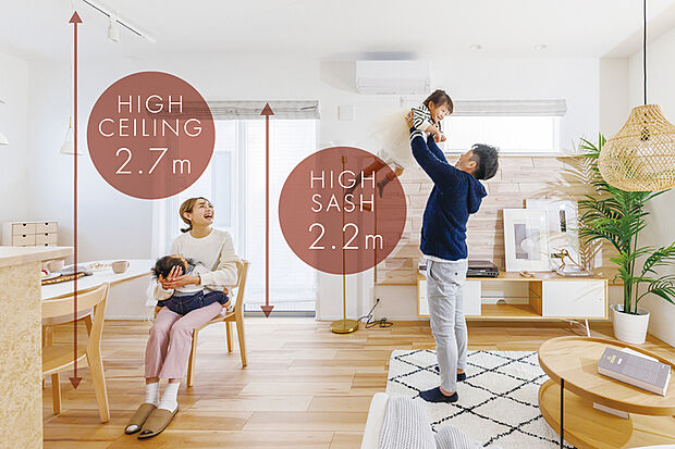 【【ハイシーリング・ハイサッシ】】リビングの天井高を2.7m、リビングの掃き出し窓の高さを床から2.2mに設定しました。※一部天井が下がる場合がございます。※画像はイメージです。