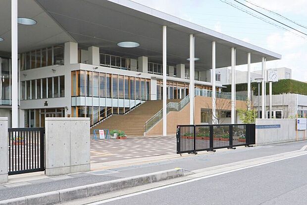 美園南中学校/徒歩6分