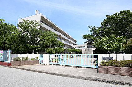 藤塚小学校/徒歩8分 約630m