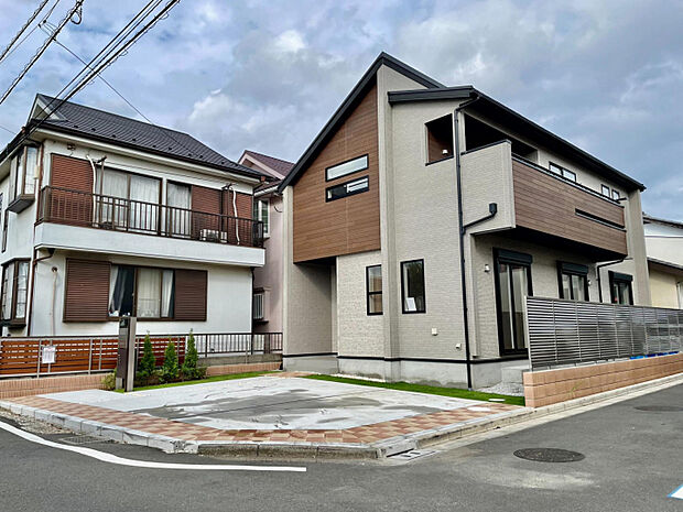 【外観】　小平市の閑静な住宅街に44坪超のゆったり敷地＋「食洗器」「並列2台駐車」「制震ダンパー」などこだわり装備の4LDK堂々誕生！！