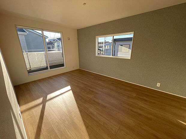 【【3号棟　2階　洋室（9.5帖）】】南向きバルコニーに面した、明るく開放感にあふれたシンプルな洋室。