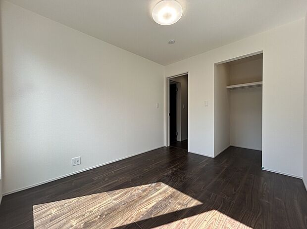 3号棟 ウォークインクローゼットがついており、服やモノが多い方にも安心してご利用いただけます。