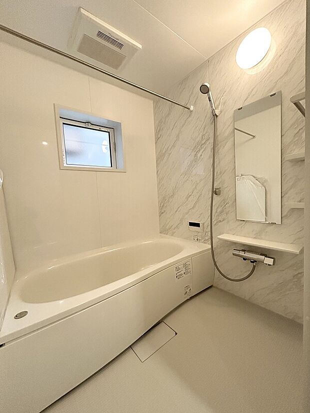 １号棟浴室　浴室乾燥完備で雨の日の洗濯も安心◎