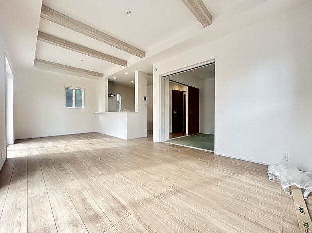 LDK（17.62帖）は折上げ天井を採用し、明るく広々空間を演出しています♪