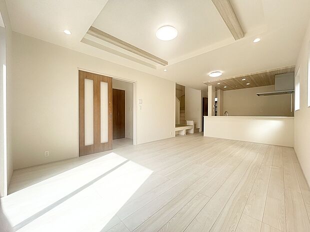 ４号棟LDK
LDKに隣接したマルチスキップがおしゃれです◎