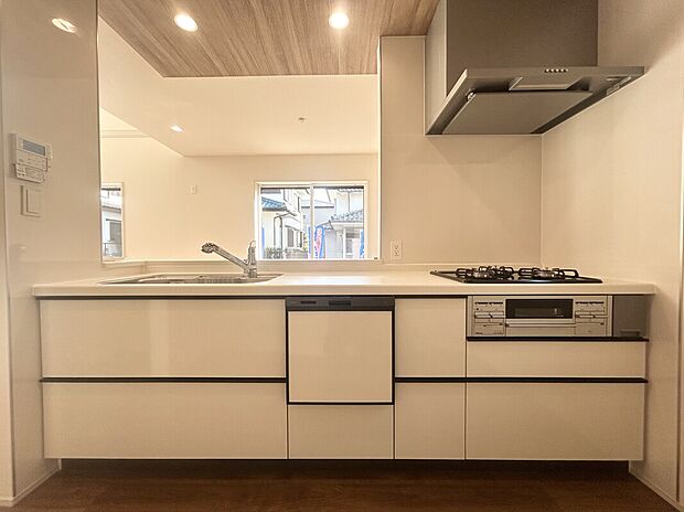 【キッチン】食洗器完備のおしゃれなキッチン♪作業スペースもゆとりがあります〇