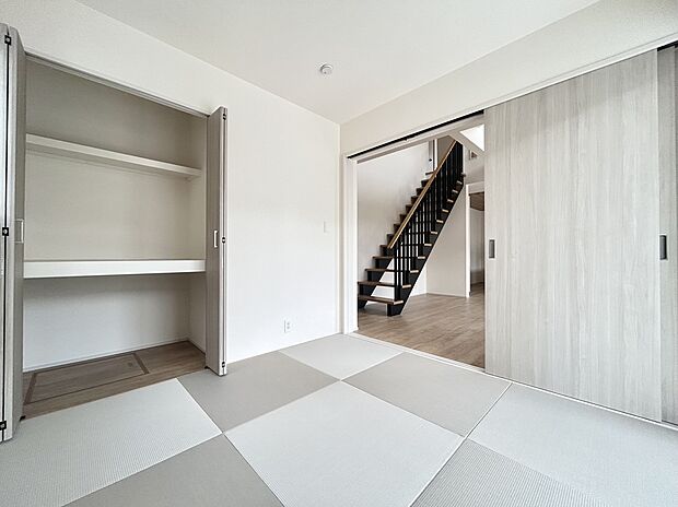 【和室】LDKは和室と一体になっており、ご両親などご来客があった際にも広々ご使用いただけます◎