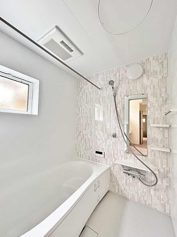 【浴室】浴室乾燥機付きで雨の日の洗濯物も安心♪