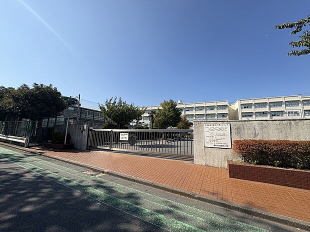 西富岡小学校(約680m)