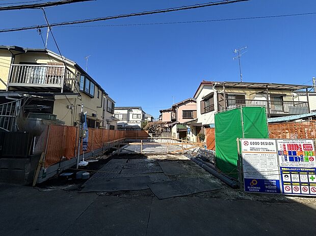 【外観(2)】最大3台の駐車可能◎