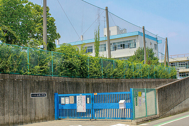 さいたま市立春岡小学校（現地より徒歩9分）