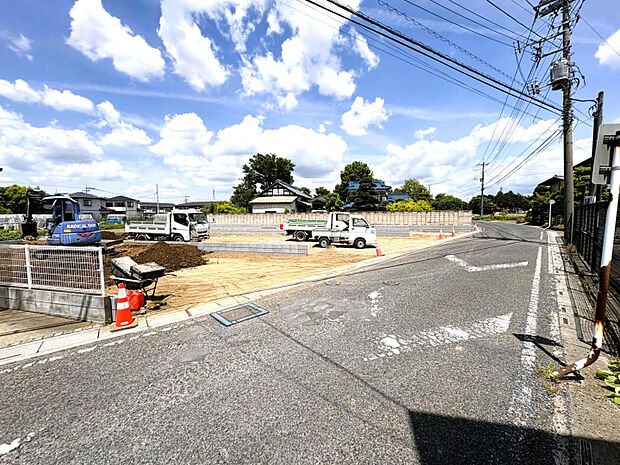 外観　敷地面積40坪～！駐車スペース3～4台あり！主寝室可変型プラン採用（号棟による）！！