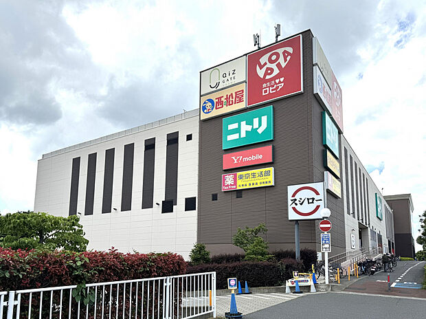 ロピア浦和クイズゲート店（約106m）