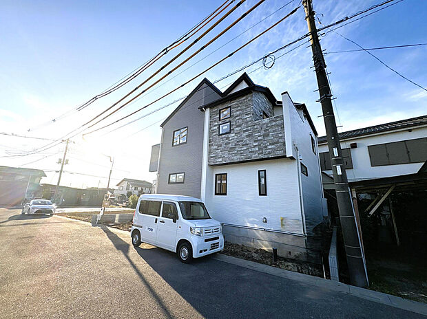 【外観】敷地面積33坪！駐車スペース並列2台あり！主寝室可変型プラン採用！！