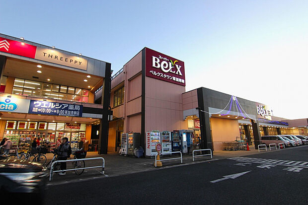 ベルクスタウン草加青柳店（約997m）