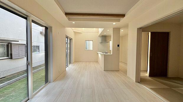 リビングダイニング＋和室5畳！合計22畳の1階スペースは、家族で1日過ごすのに、十分な空間です！　