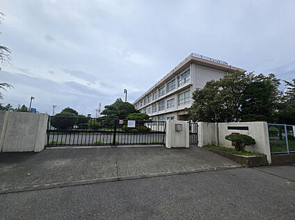 真土小学校 649m