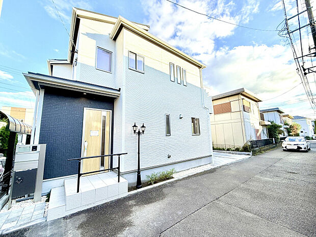 外観写真　周囲の環境に馴染む落ち着いた印象の外観デザインです。