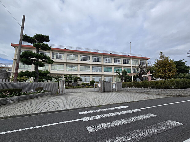 春日野中学校（約639m）