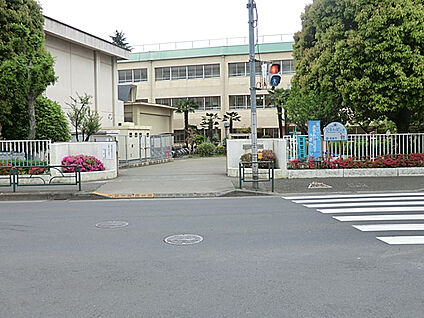 市立拝島第二小学校 544m
