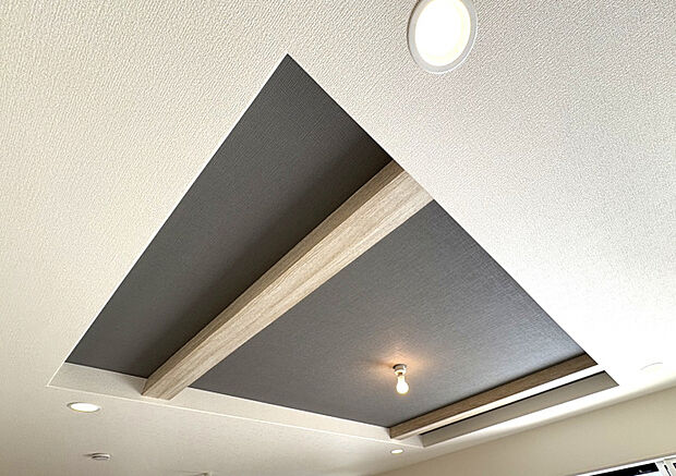 【折上天井】開放感あふれる折上天井♪　（※未完成現場の為、写真は同仕様・同色の完成現場のものになります）