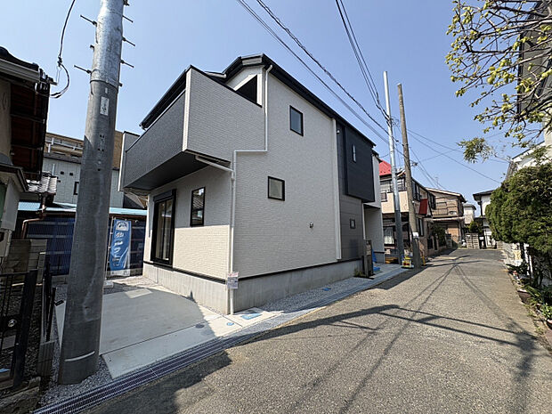 【外観写真】様々な税制優遇が受けられる、長期優良住宅です！永く住み続けられるこだわりの構造と、折上天井やアクセントクロスなどを施した、デザイン性にも配慮しています♪　