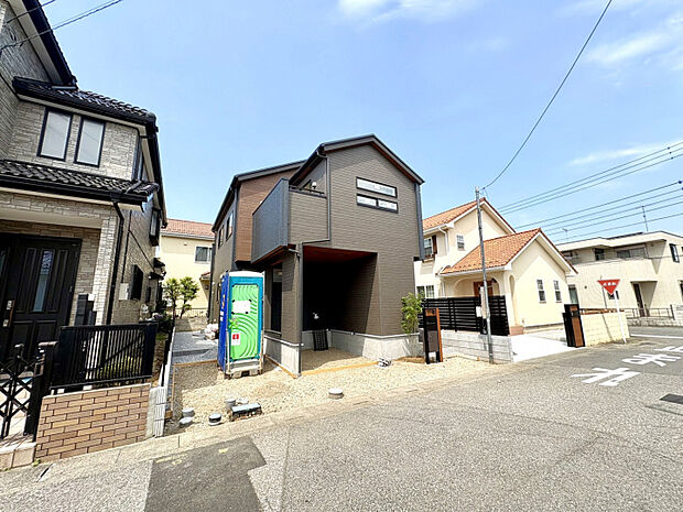 【外観写真】全居室南向きの設計で、室内に明るい光が広がる住まいです　