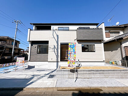【外観写真】全居室明るい南向き設計・南角の陽当たり良好地♪明