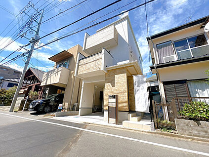 【外観写真】制震ダンパーを搭載した、地震に強い住まいです。地