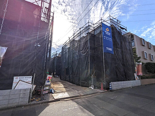 ◇現地写真　駅徒歩9分、都内まで電車1本で通勤・通学も快適！協定道路で安心のアプローチ。買い物施設も充実の便利な住環境です。