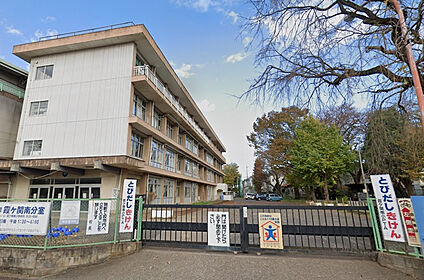 霞ヶ関南小学校 612m