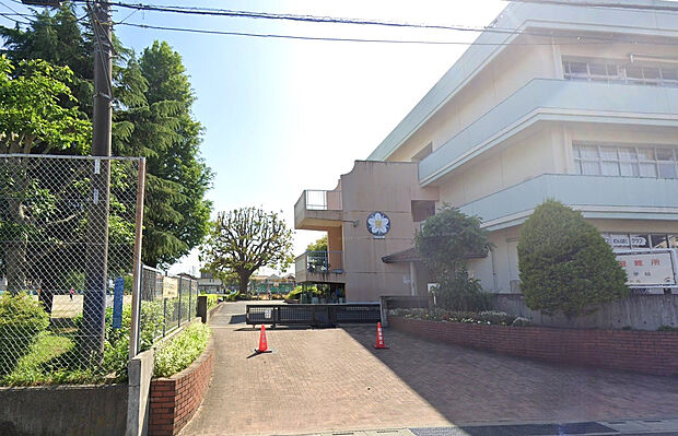 坂戸市立南小学校（約923m）