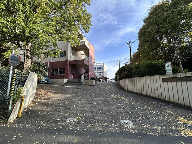 狭山台中学校（約609m）