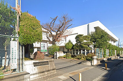 千代田中学校 712m