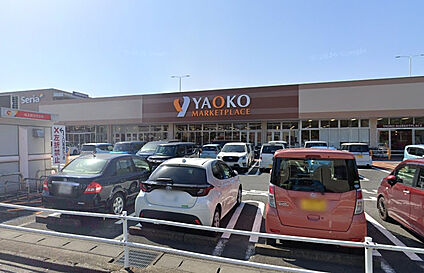 ヤオコー坂戸千代田店 327m