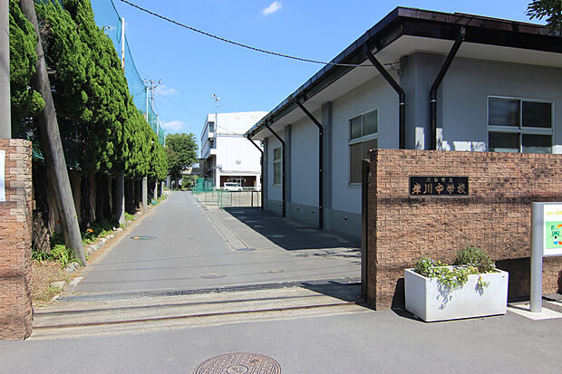 岸川中学校（約200m）