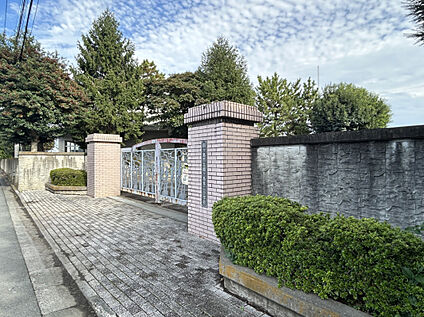 鶴ヶ島市立鶴ヶ島第二小学校 625m