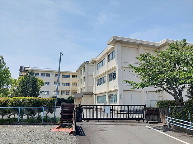 磐田市立南部中学校（約1,800m）