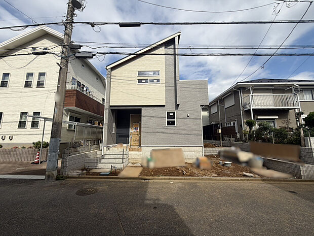 現地写真（2026.10.3撮影）　足場が外れ、建物全体が見れるようになりました！