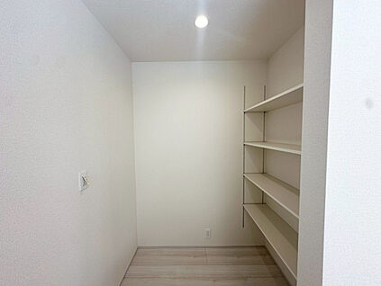 キッチン裏パントリー